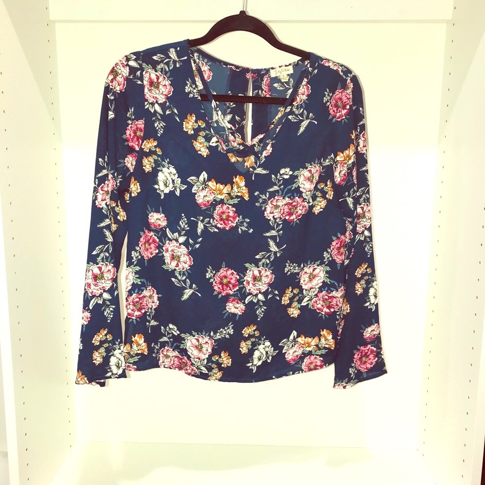 Lily White: NWOT Floral *Criss Cross* Blouse